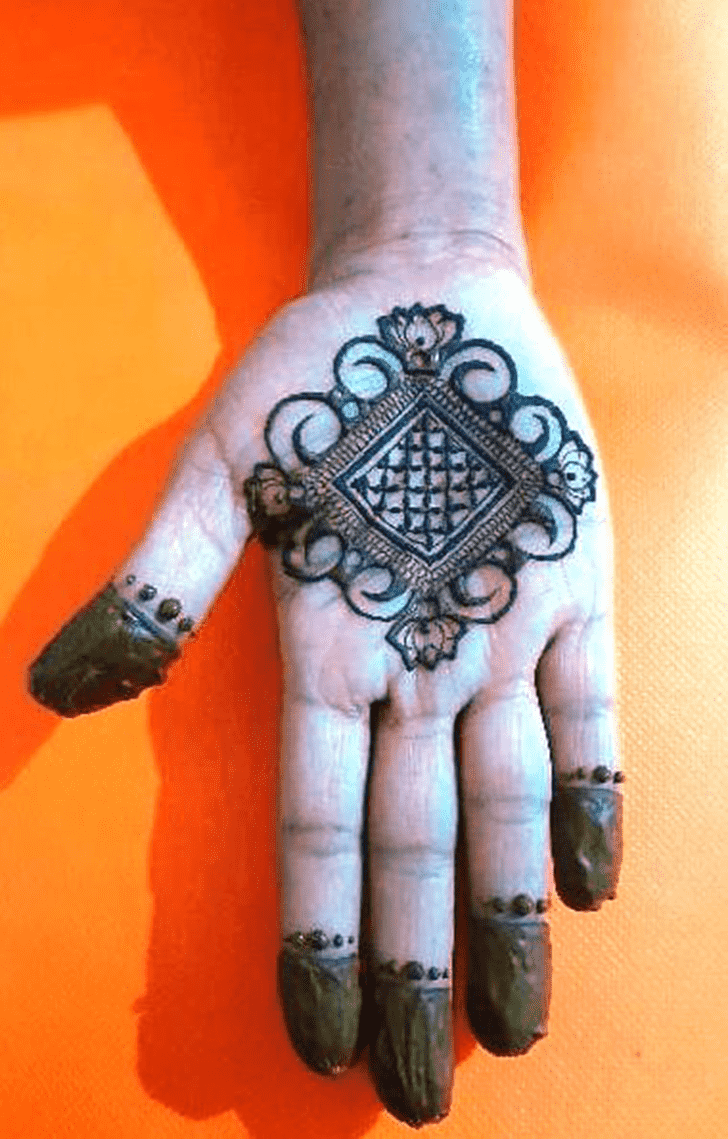 Slightly Circle Henna Design