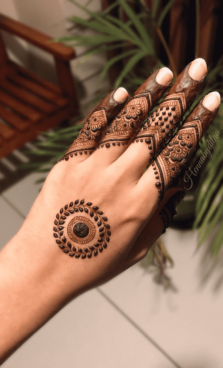 Splendid Circle Henna Design
