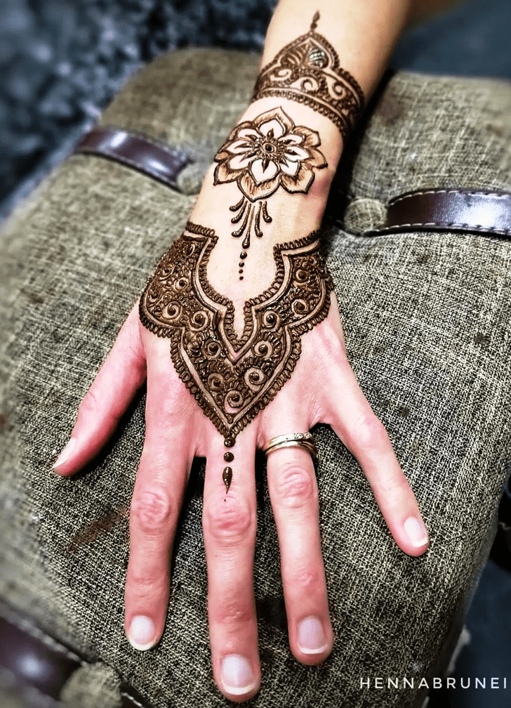 Adorable Colorado Henna Design