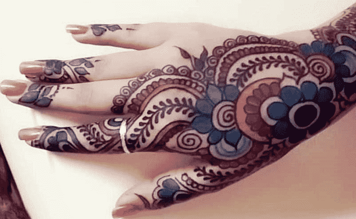Enticing Coloured Henna Design