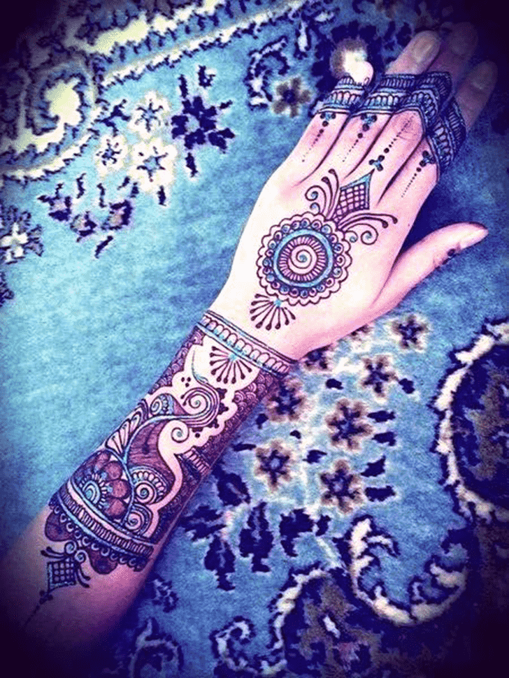 Fascinating Coloured Henna Design