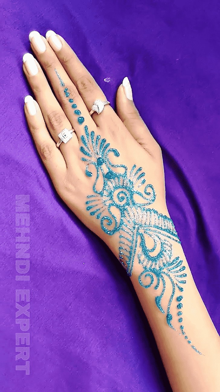 Graceful Coloured Henna Design
