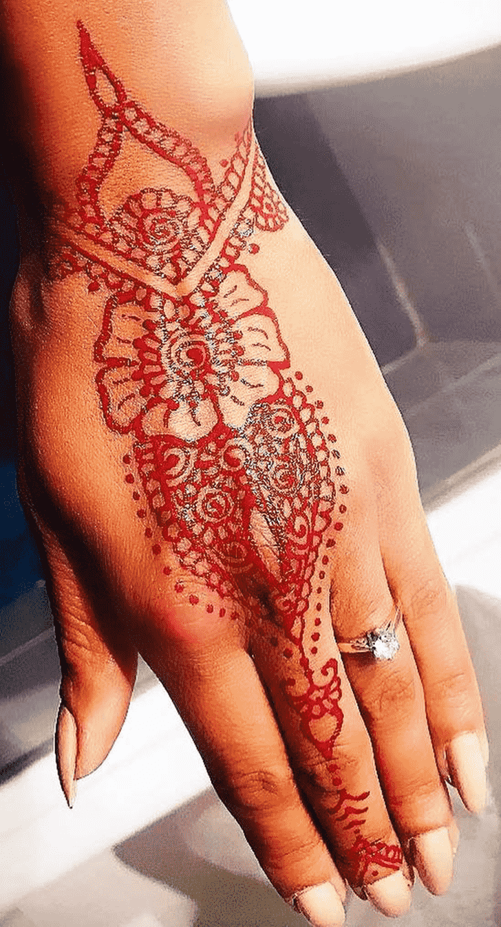 Mesmeric Coloured Henna Design