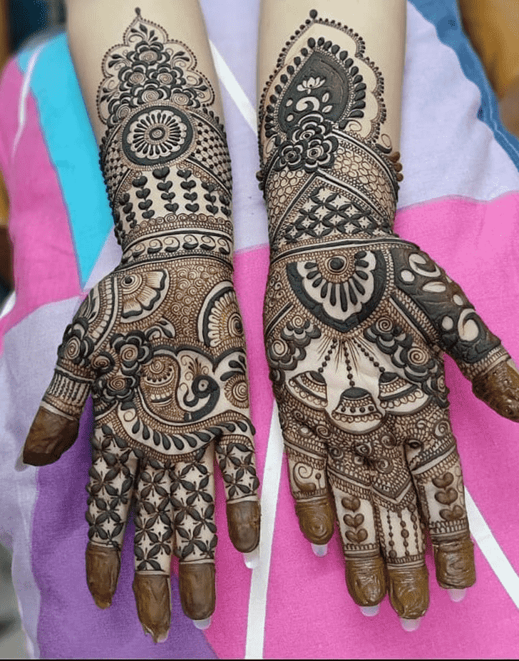 Alluring Comilla Henna Design