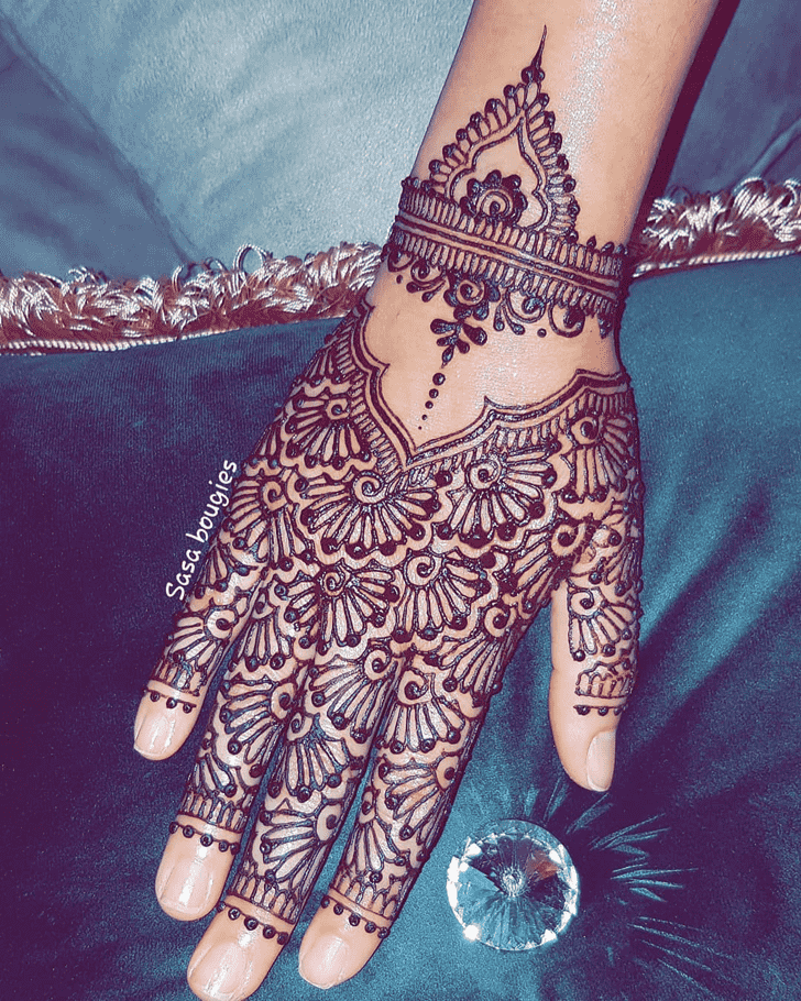 Enticing Comilla Henna Design