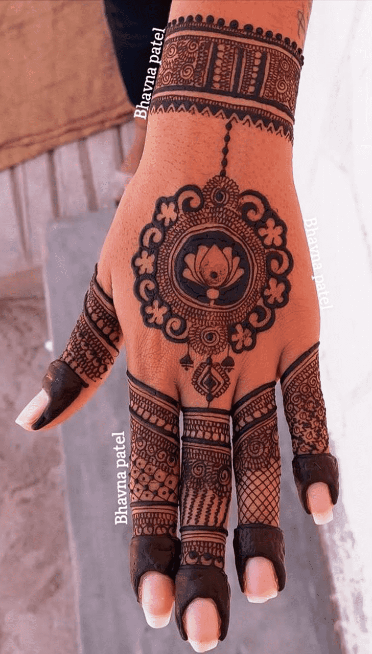 Captivating Creative Henna Design