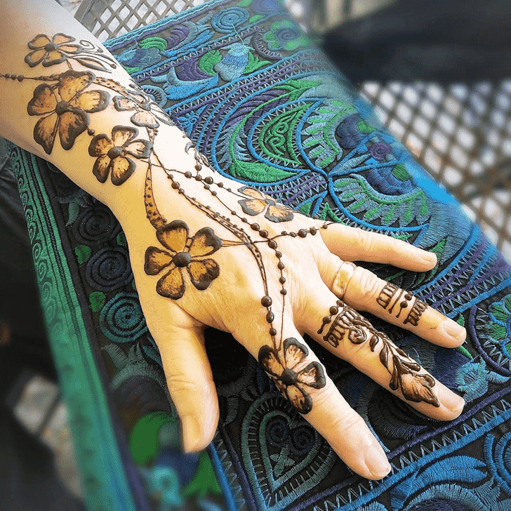 Comely Cute Henna design