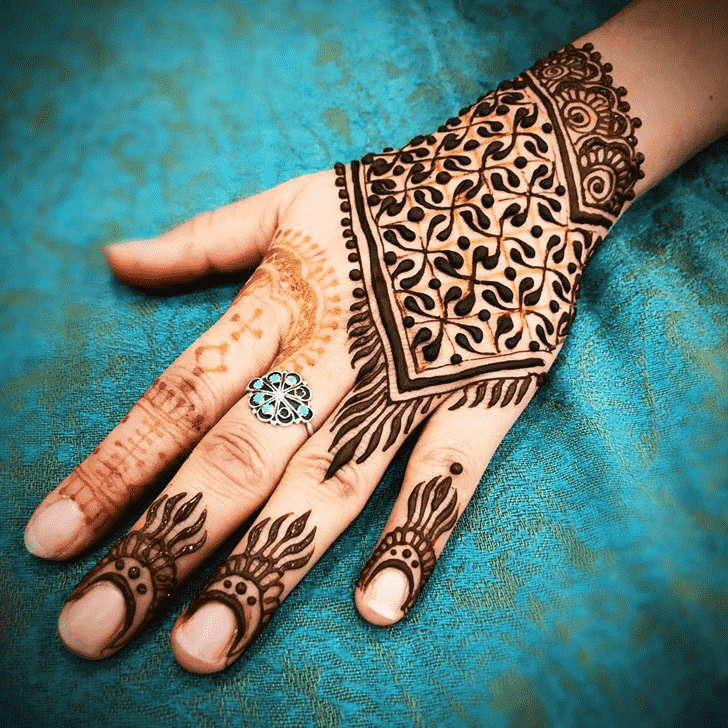 Splendid Cute Henna design