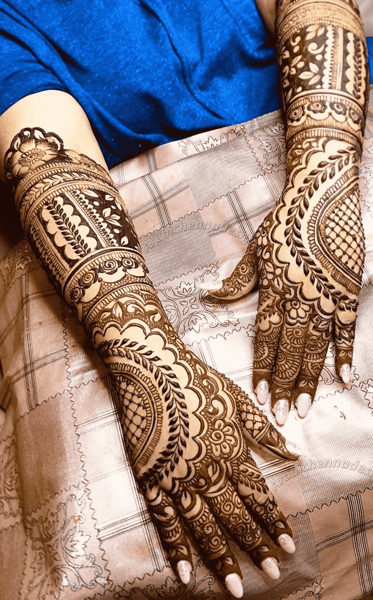 Captivating Dainty Henna Design
