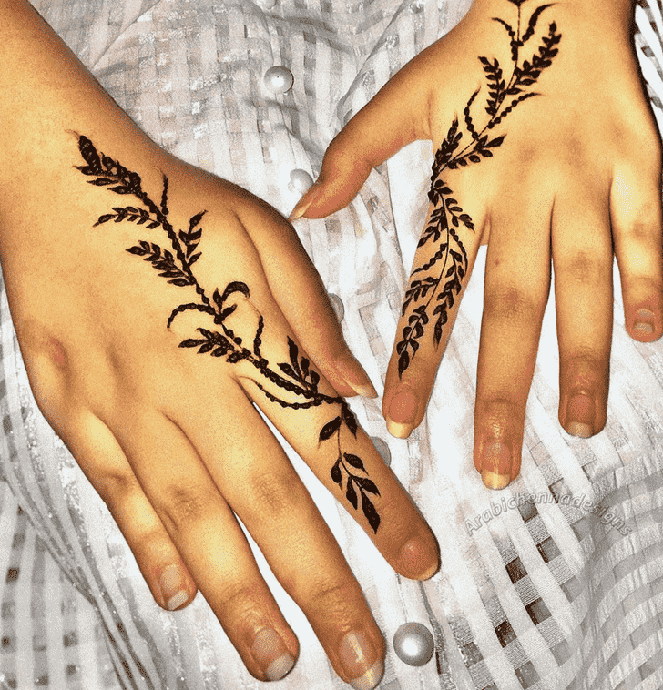 Comely Dainty Henna Design