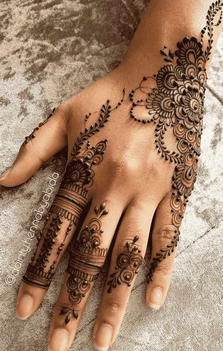 Graceful Dainty Henna Design