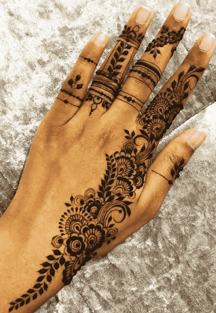 Awesome Dainty Henna Design