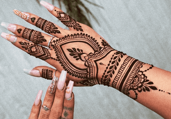 Pleasing Dainty Henna Design