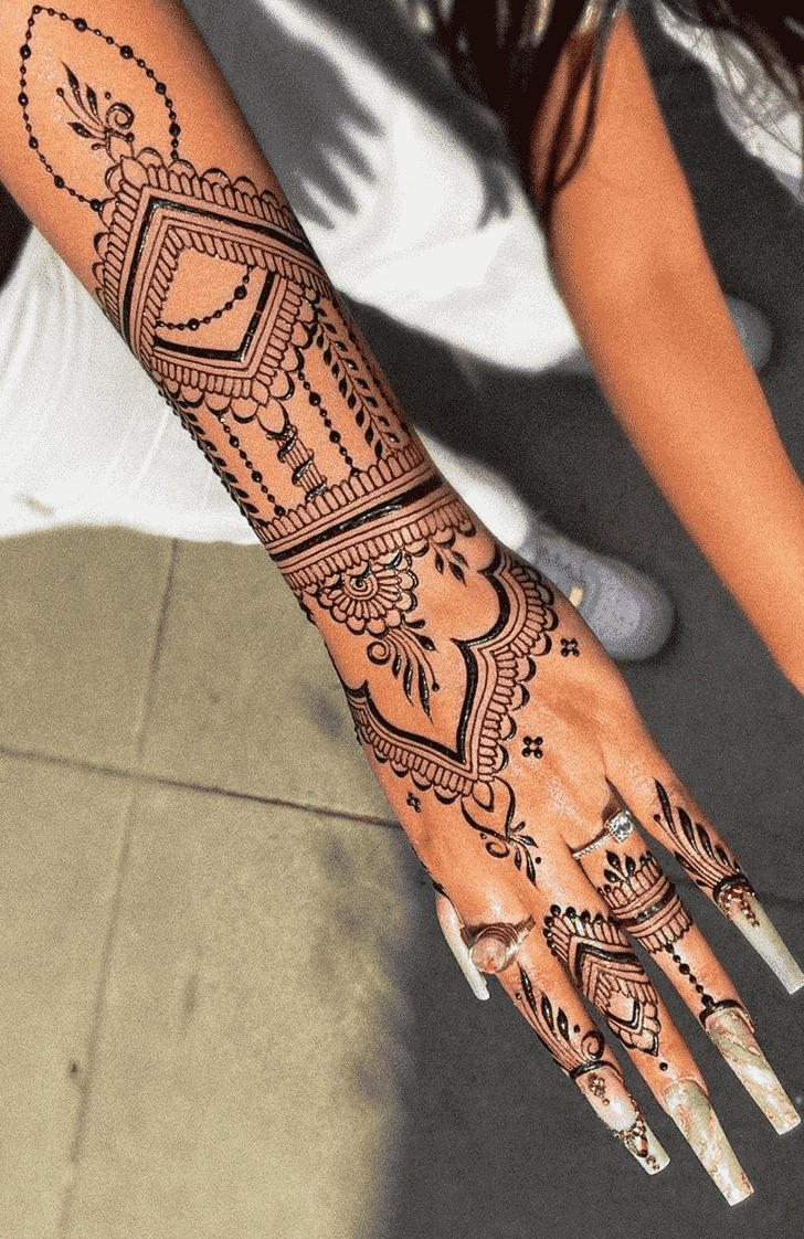 Pretty Dainty Henna Design