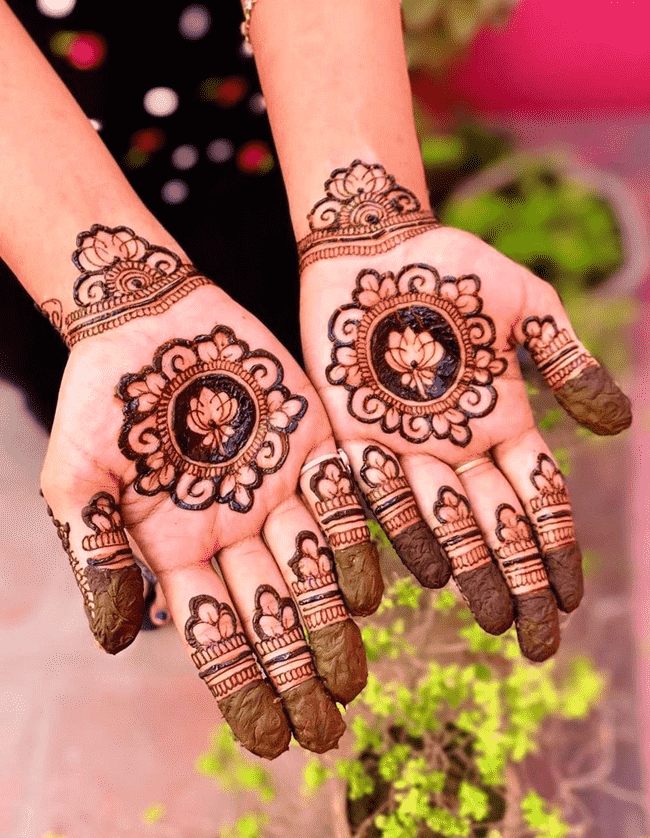 Shapely Darjeeling Henna Design