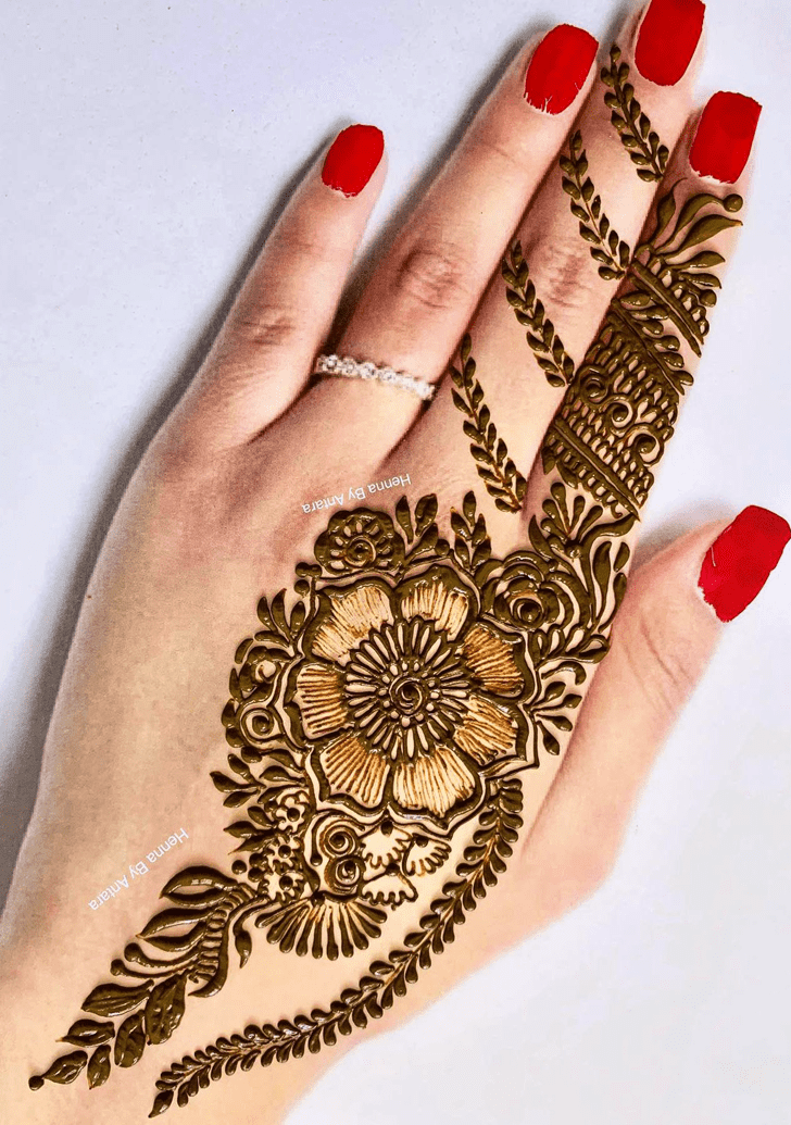 Shapely Denmark Henna Design