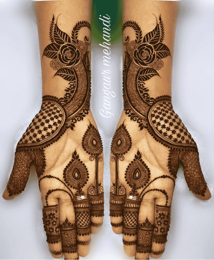 Shapely Designer Henna Design