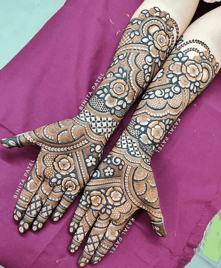 Elegant Dhaka Henna Design