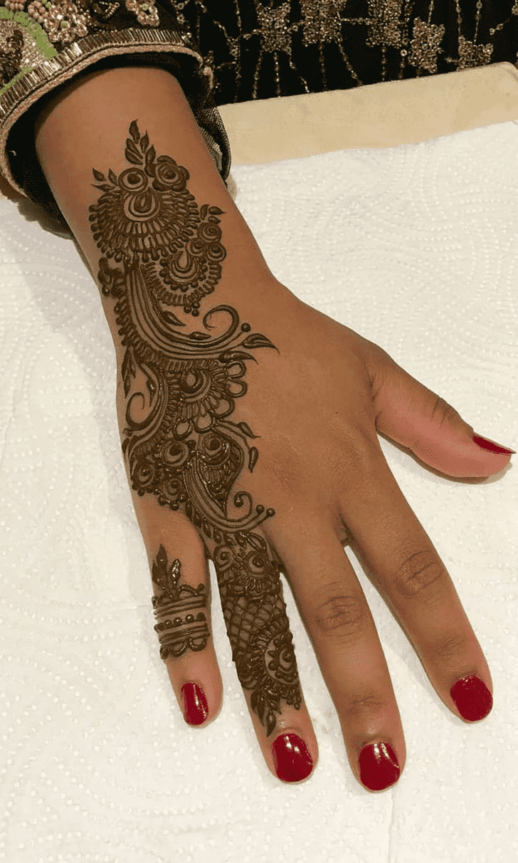 Shapely Dhaka Henna Design