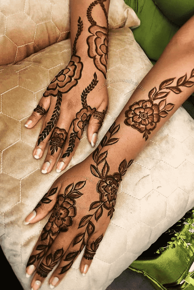 Shapely Dharamshala Henna Design
