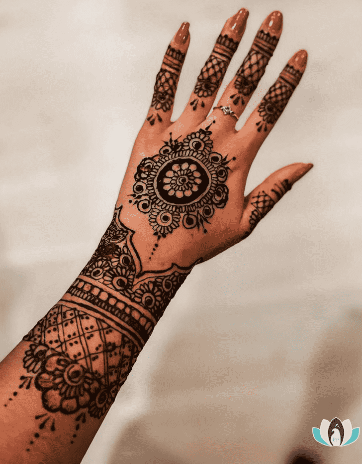 Alluring Dharan Henna Design