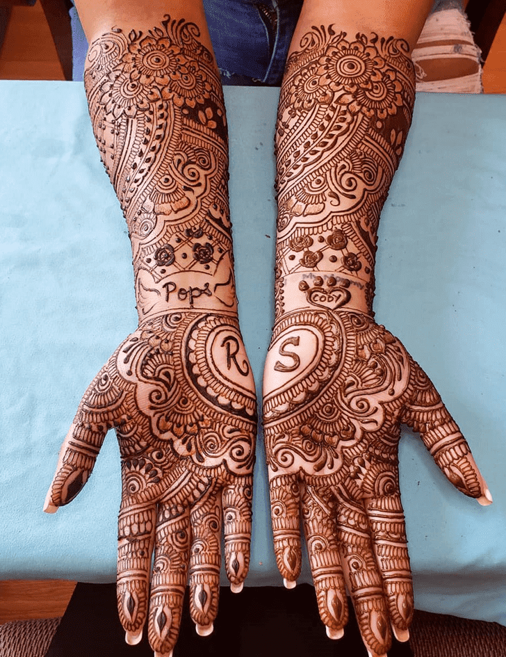 Charming Divine Henna design