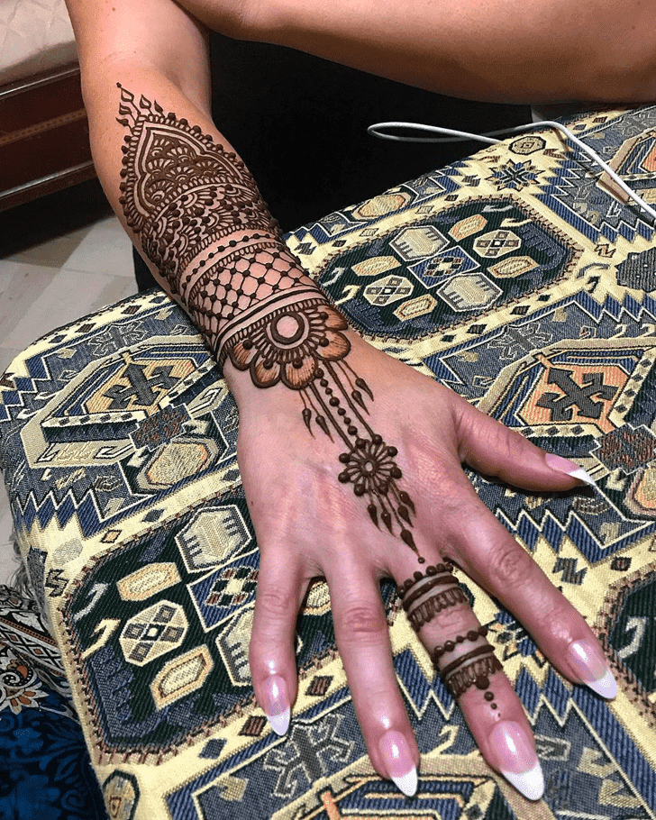 Dazzling Divine Henna design