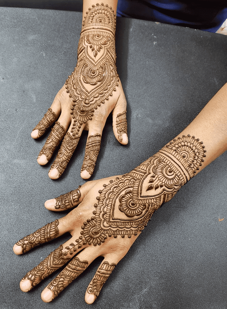 Enthralling Divine Henna design