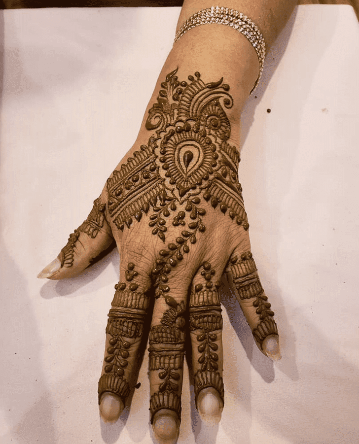Fetching Divine Henna design