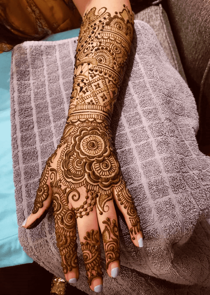 Grand Divine Henna design