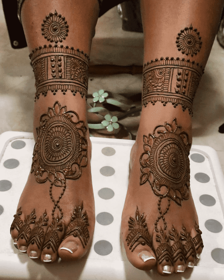 Mesmeric Divine Henna design