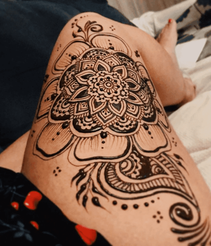 Well-Formed Diwali Henna Design