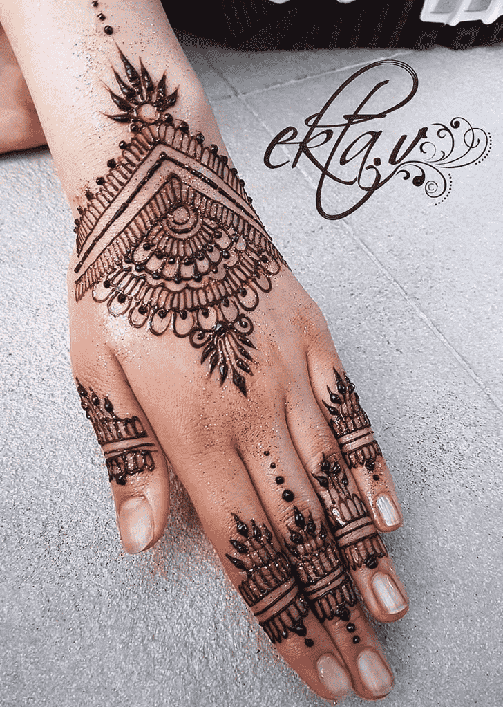 Bewitching Dot Henna Design