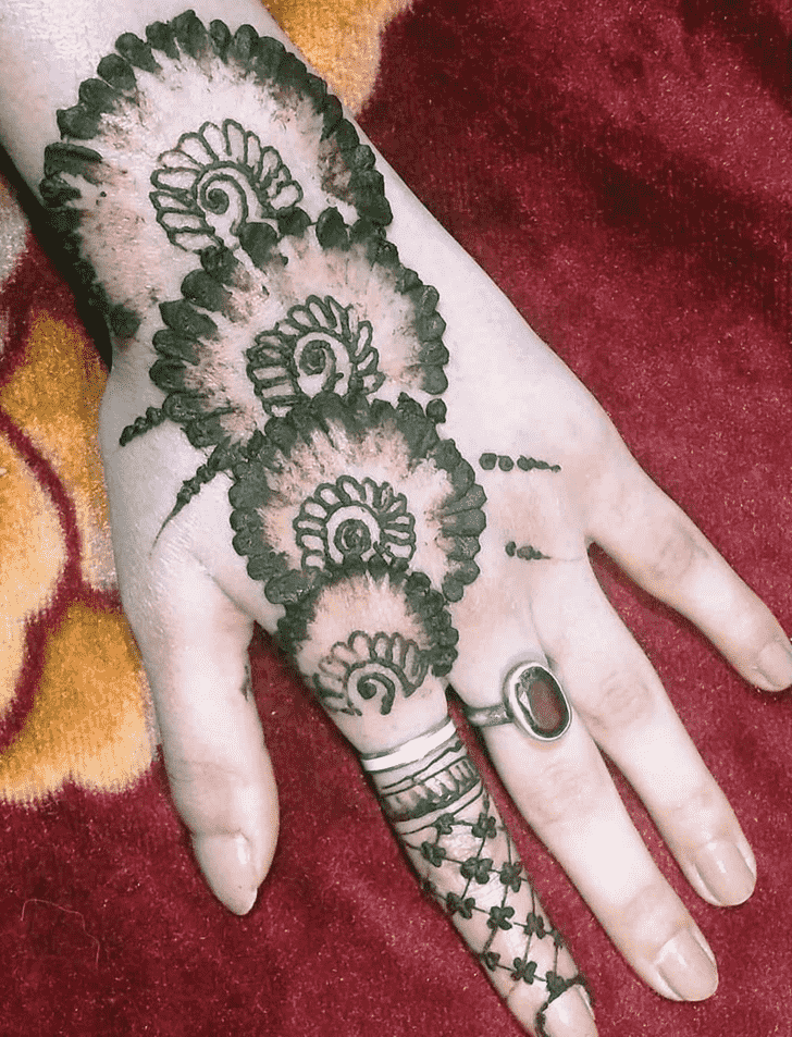 Grand Dot Henna Design