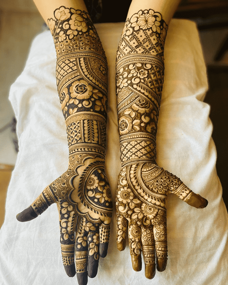 Classy Dubai Henna Design