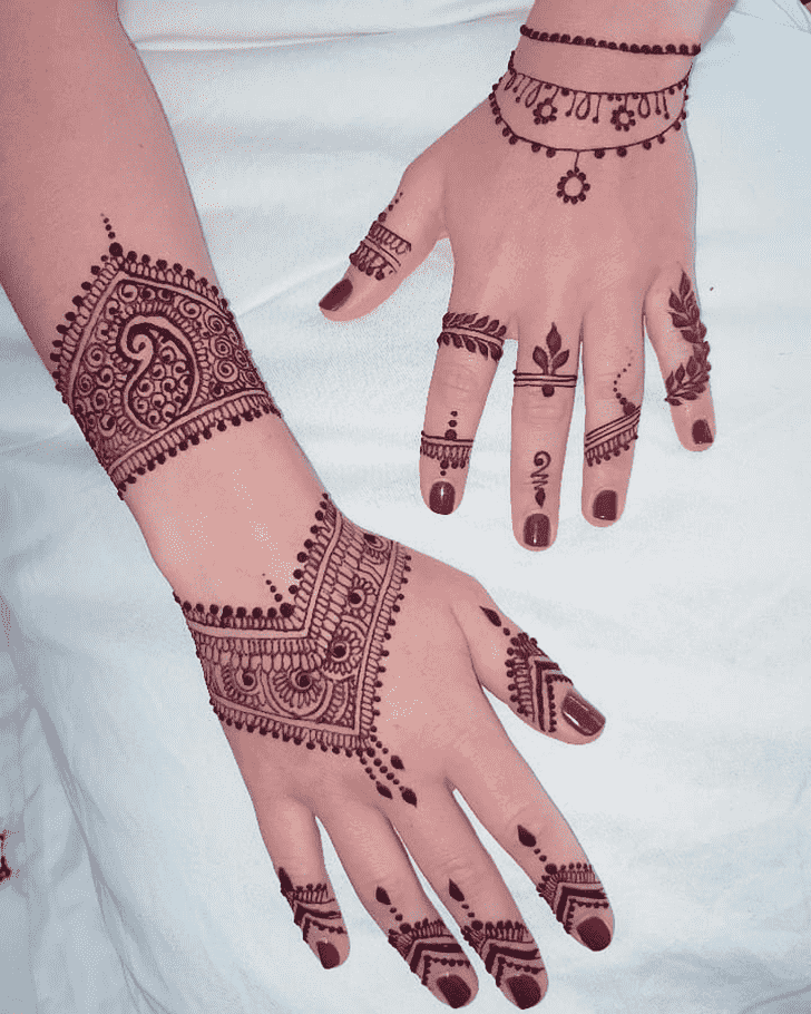 Delicate Dubai Henna Design