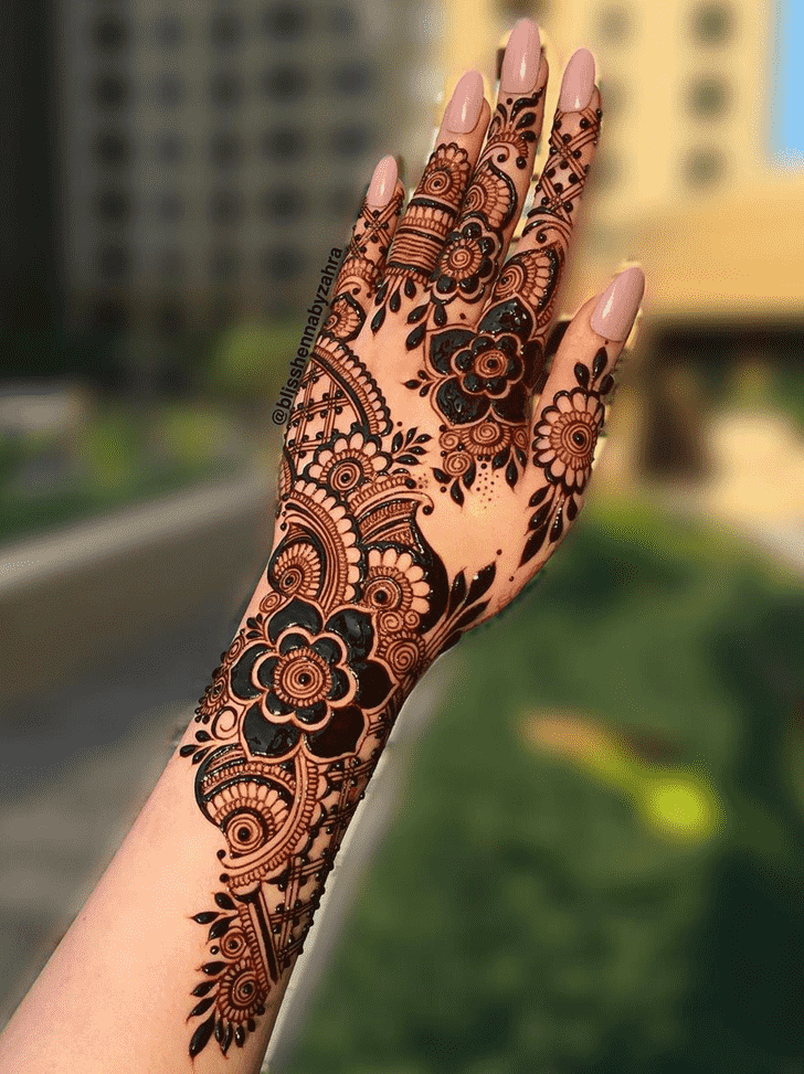 Fascinating Dubai Henna Design