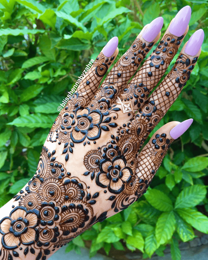 Graceful Dubai Henna Design