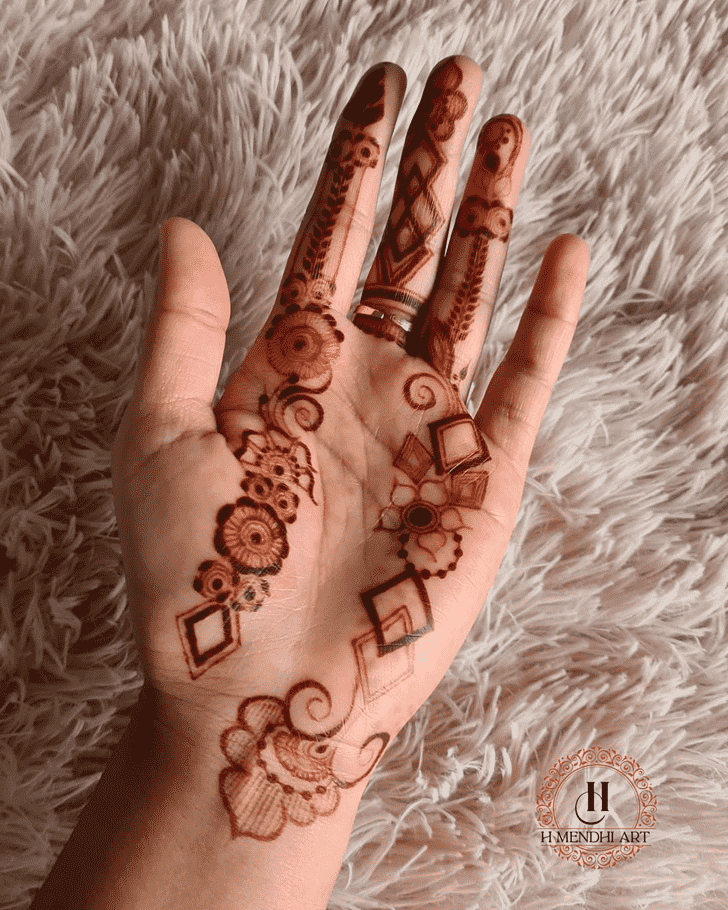 Pretty Dubai Henna Design