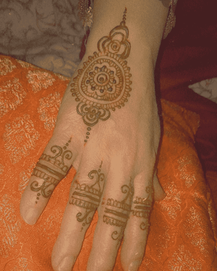 Slightly Dubai Henna Design