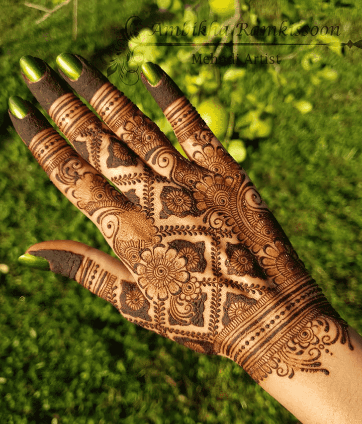 Stunning Dubai Henna Design