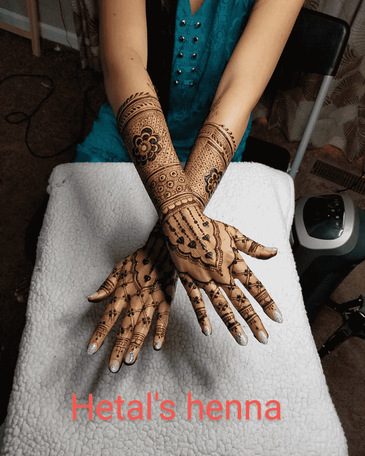 Enticing Dulhan Henna Design