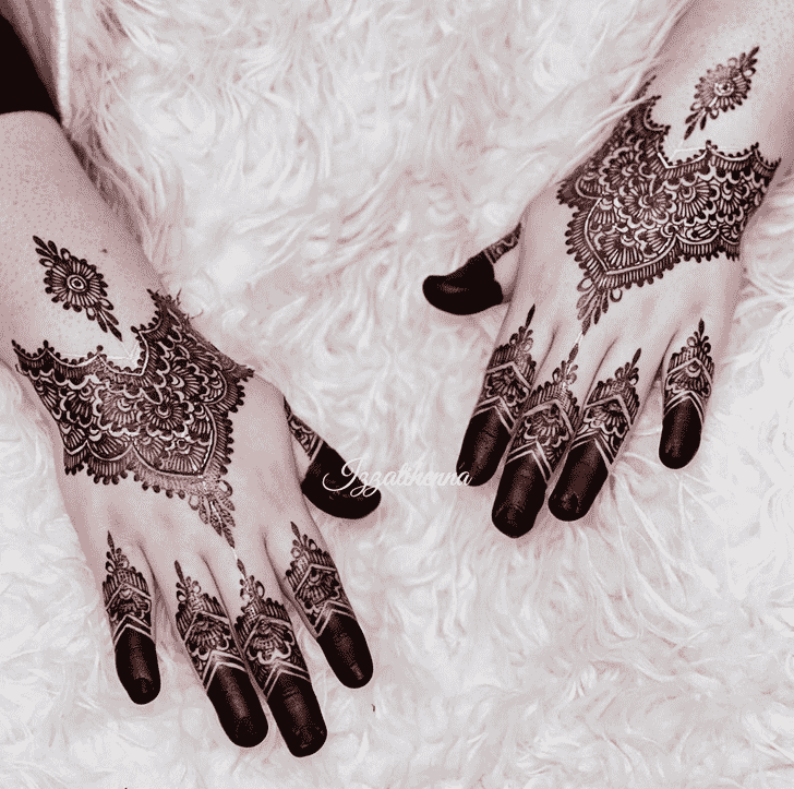 Bewitching Egyptian Henna Design