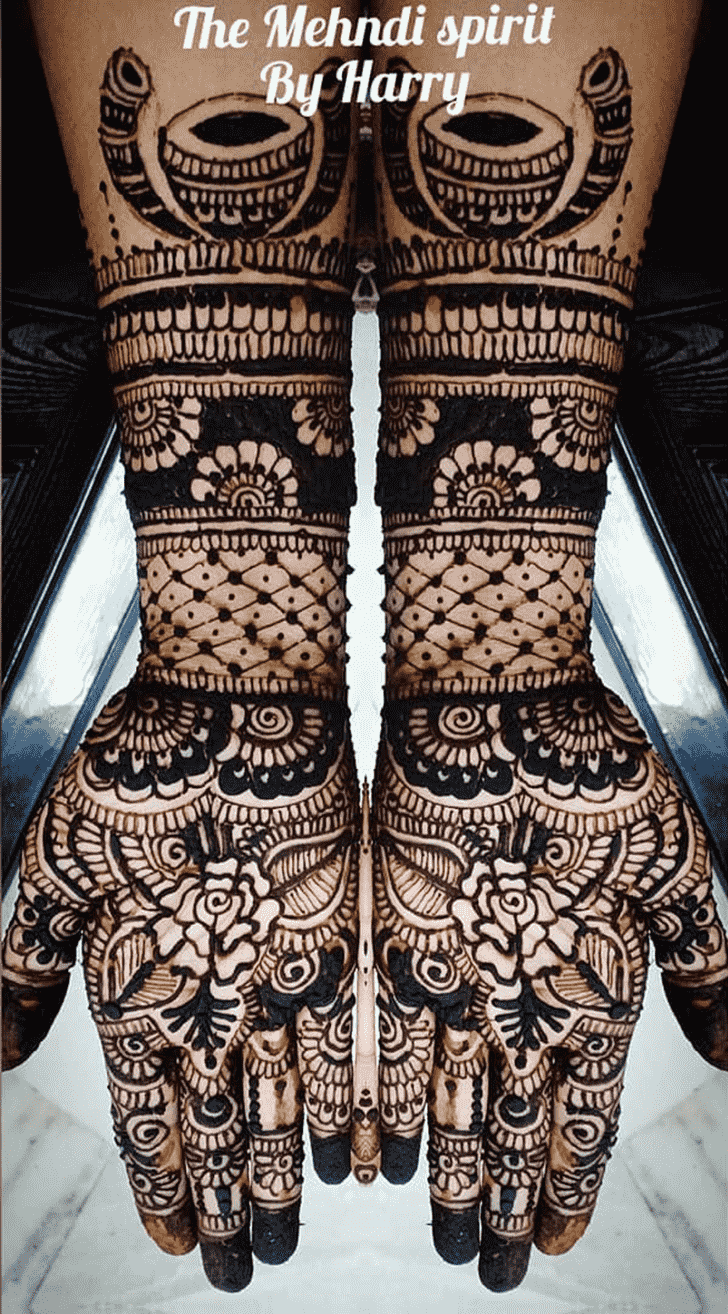 Elegant Egyptian Henna Design