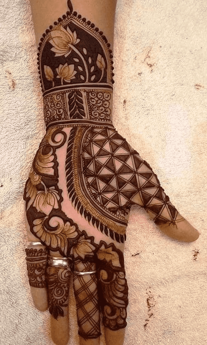Charming Elegant Henna Design