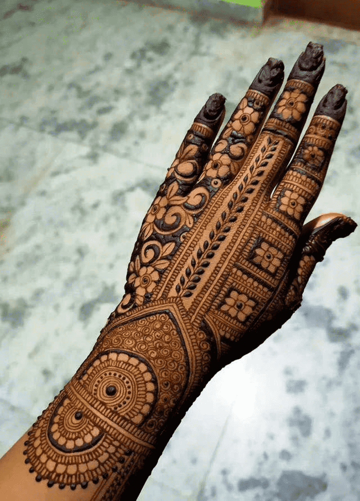 Comely Elegant Henna Design