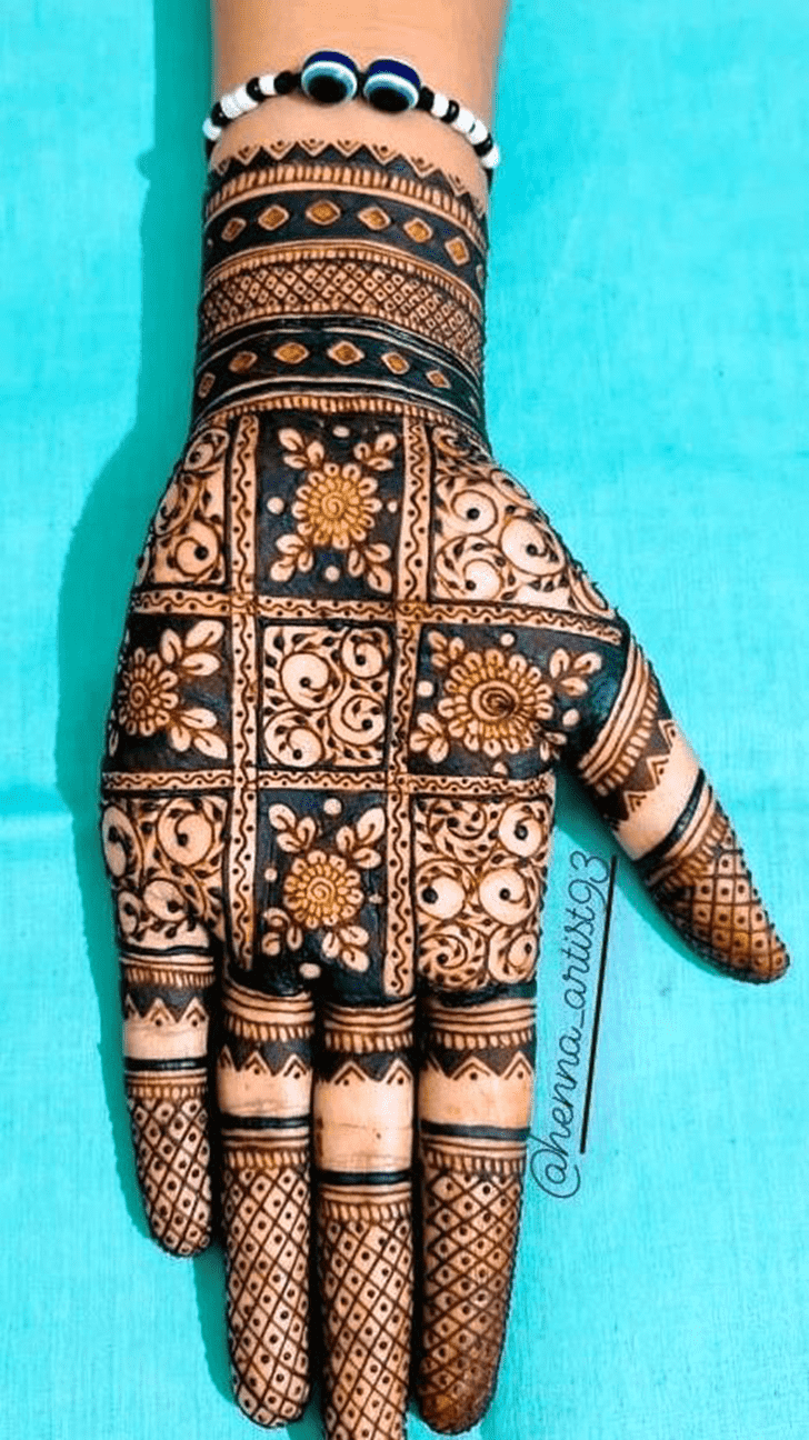 Ideal Elegant Henna Design