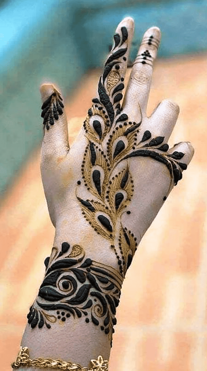 Shapely Elegant Henna Design