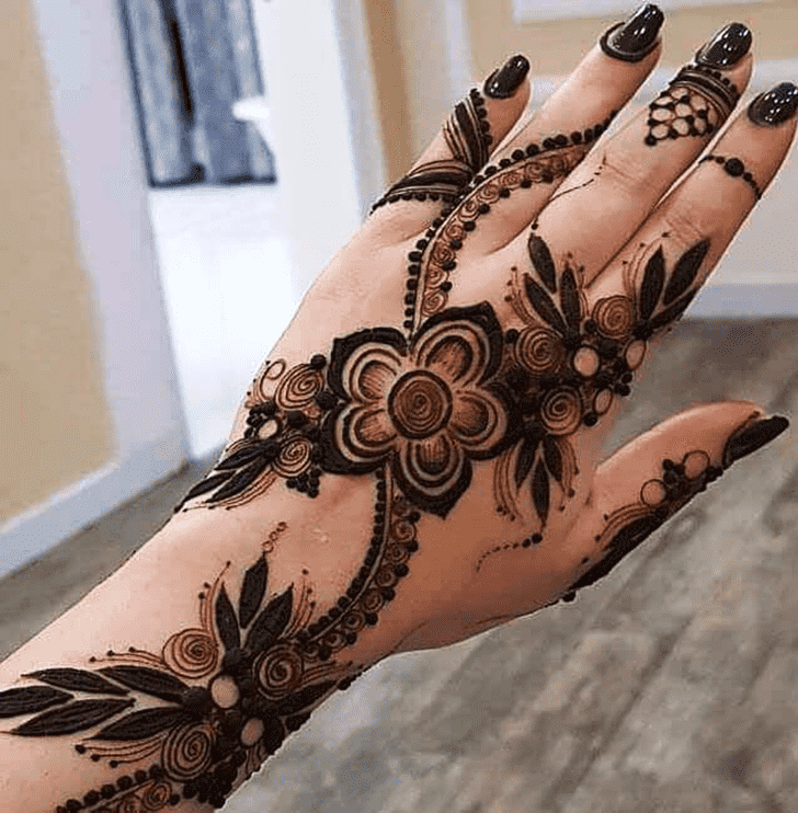 Slightly Elegant Henna Design