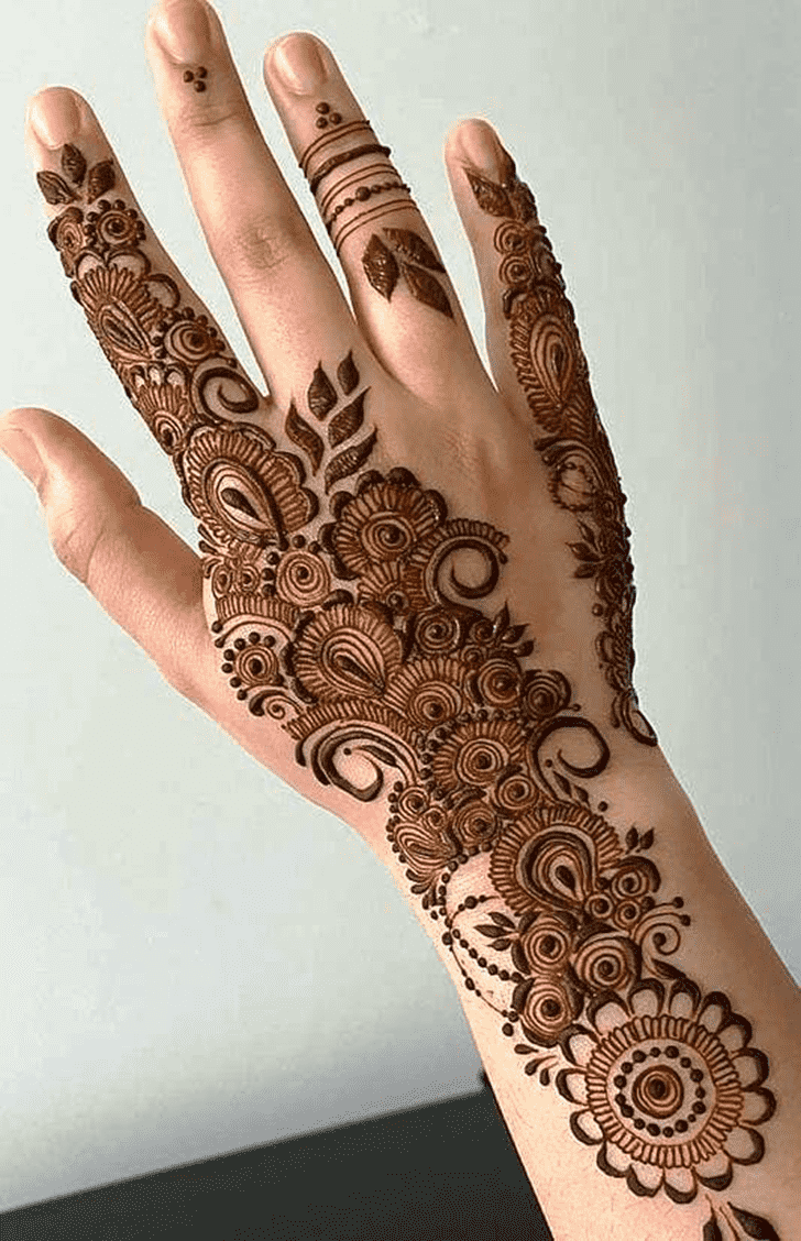 Splendid Elegant Henna Design